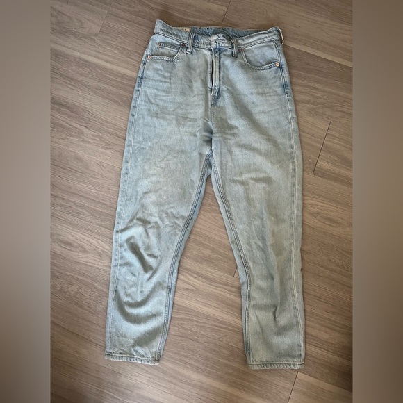 Gap light wash high waisted mom jean - Picture 2 of 4